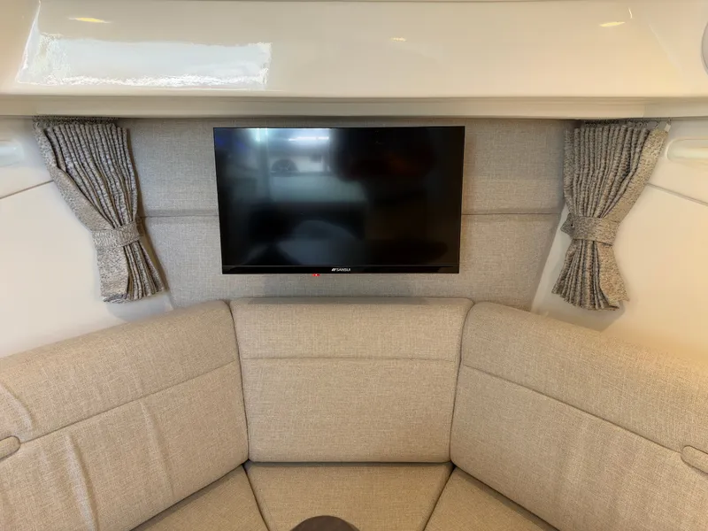 Slide: The Image of Sea Ray Sundancer 320 2027 - 38