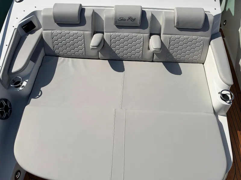 Slide: The Image of Sea Ray Sundancer 320 2027 - 30