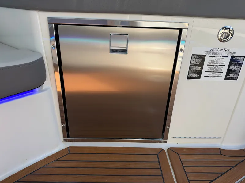 Slide: The Image of Sea Ray Sundancer 320 2027 - 14