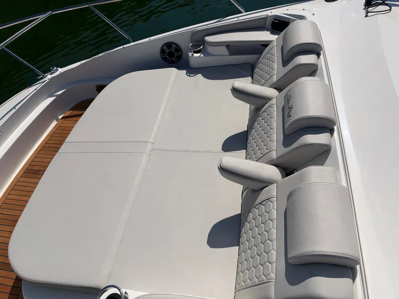 Slide: The Image of Sea Ray Sundancer 320 2027 - 29