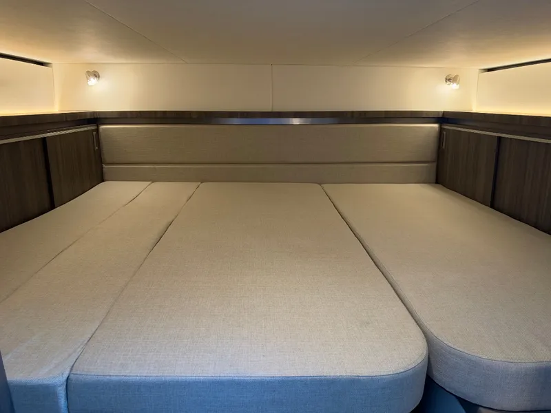Slide: The Image of Sea Ray Sundancer 320 2027 - 49