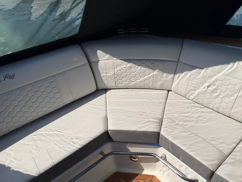 Slide: The Image of Sea Ray Sundancer 320 2027 - 7