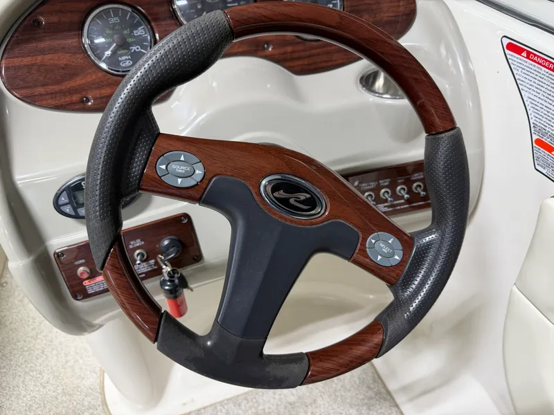 Slide: The Image of Sea Ray 200 SUNDECK 2005 - 25