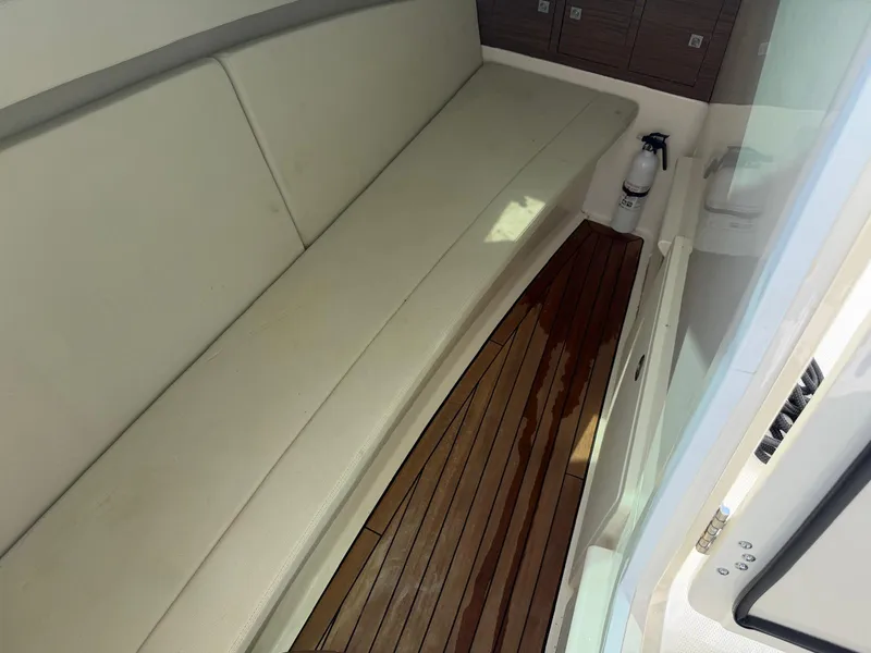 Slide: The Image of Boston Whaler 320 VANTAGE 2017 - 18