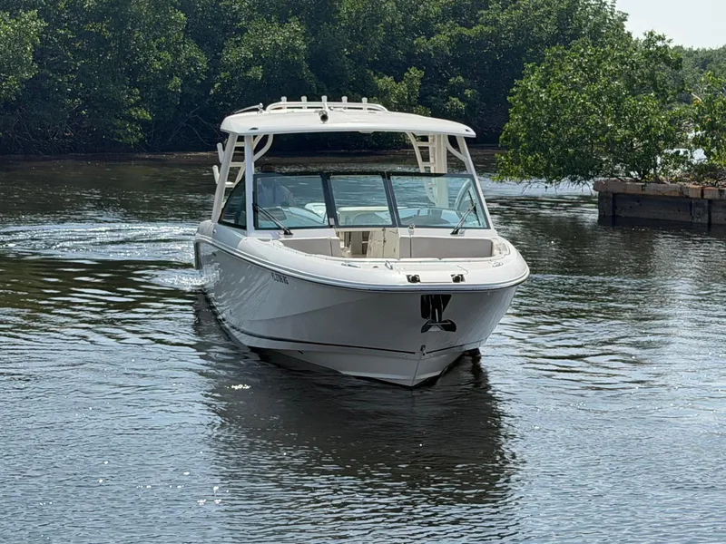 Slide: The Image of Boston Whaler 320 VANTAGE 2017 - 4