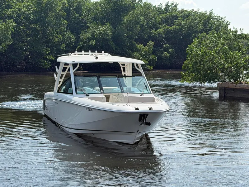 Slide: The Image of Boston Whaler 320 VANTAGE 2017 - 3