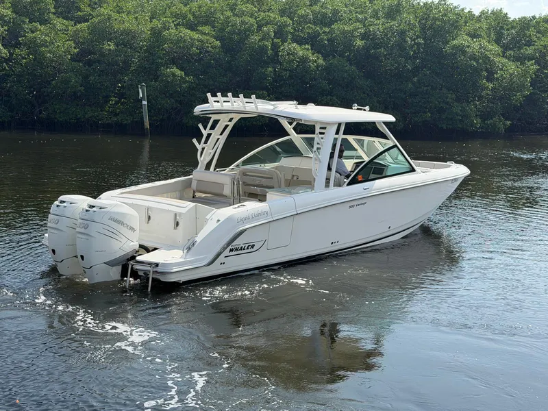 Slide: The Image of Boston Whaler 320 VANTAGE 2017 - 13