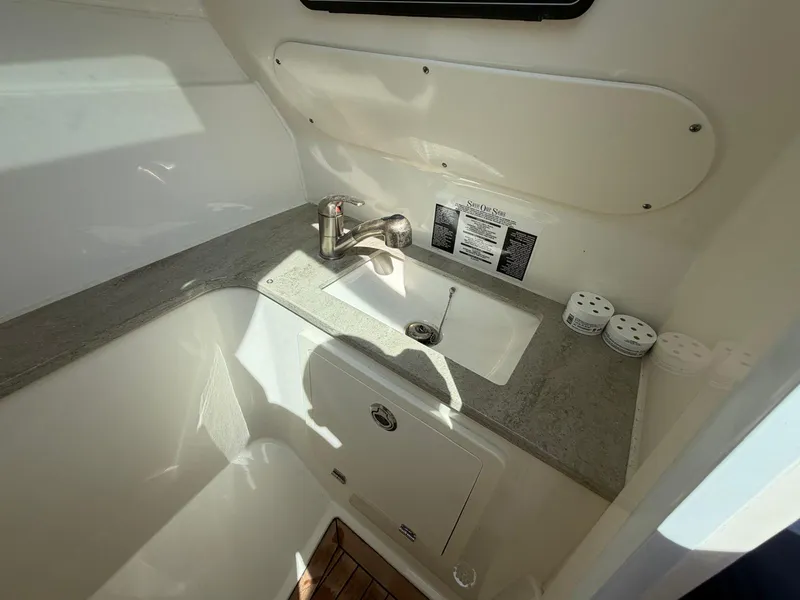 Slide: The Image of Boston Whaler 320 VANTAGE 2017 - 19