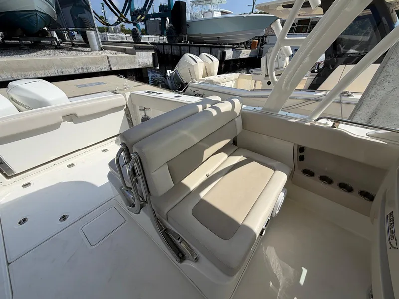 Slide: The Image of Boston Whaler 320 VANTAGE 2017 - 27