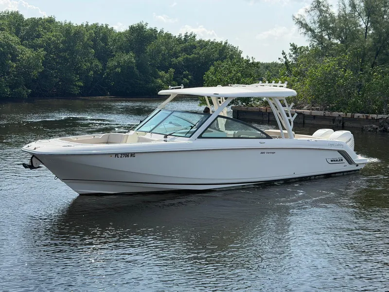 Slide: The Image of Boston Whaler 320 VANTAGE 2017 - 6