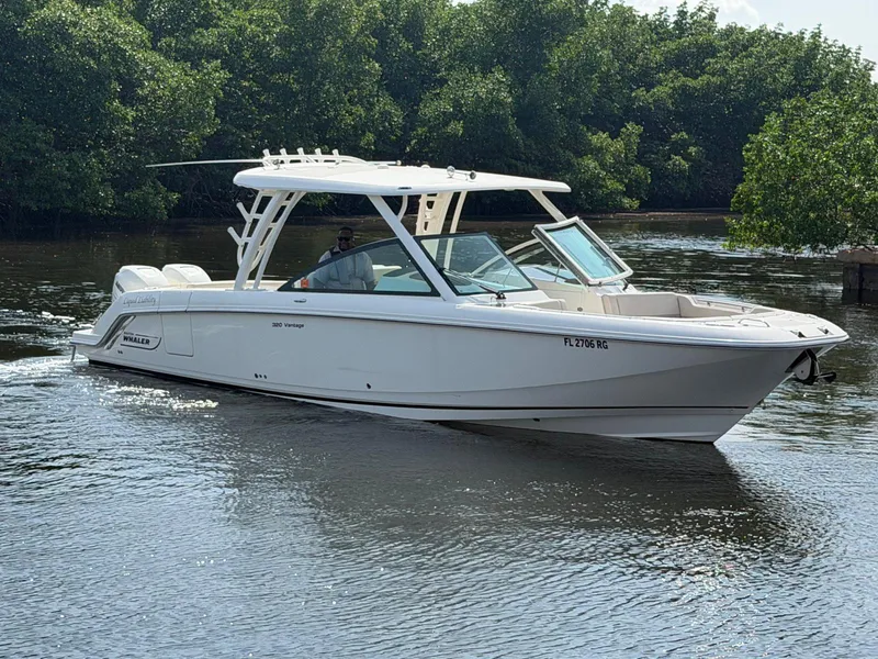 Slide: The Image of Boston Whaler 320 VANTAGE 2017 - 1