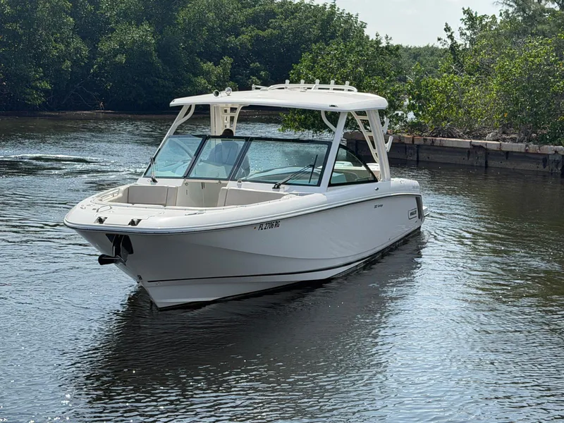 Slide: The Image of Boston Whaler 320 VANTAGE 2017 - 5