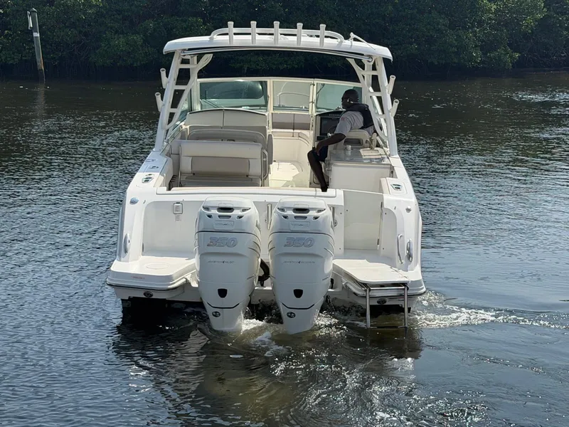 Slide: The Image of Boston Whaler 320 VANTAGE 2017 - 11