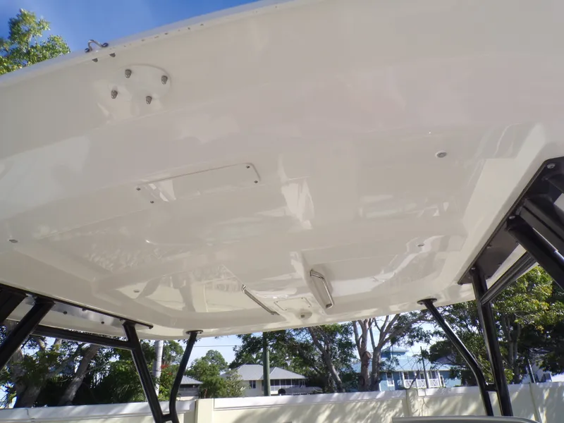 Slide: The Image of Boston Whaler 240 VANTAGE 2024 - 49