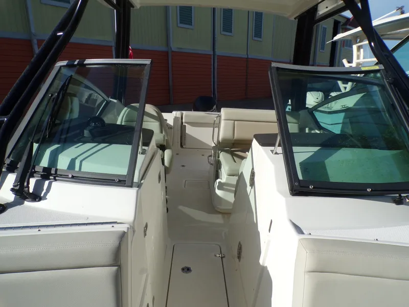 Slide: The Image of Boston Whaler 240 VANTAGE 2024 - 46