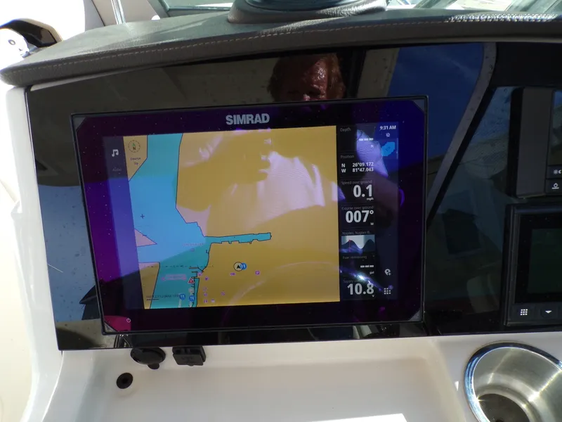 Slide: The Image of Boston Whaler 240 VANTAGE 2024 - 36