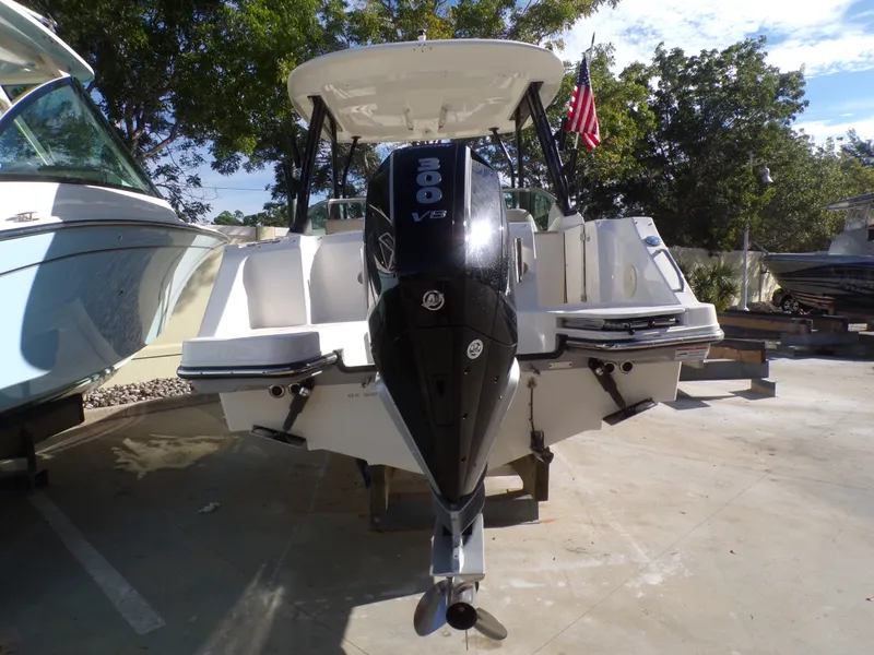 Slide: The Image of Boston Whaler 240 VANTAGE 2024 - 54