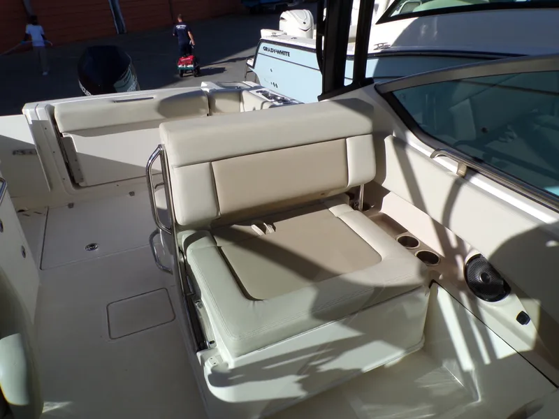 Slide: The Image of Boston Whaler 240 VANTAGE 2024 - 29