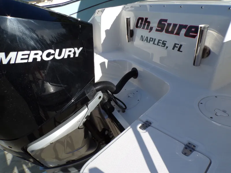 Slide: The Image of Boston Whaler 240 VANTAGE 2024 - 14