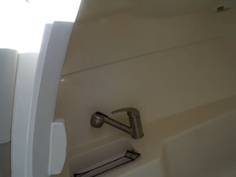Slide: The Image of Boston Whaler 240 VANTAGE 2024 - 51