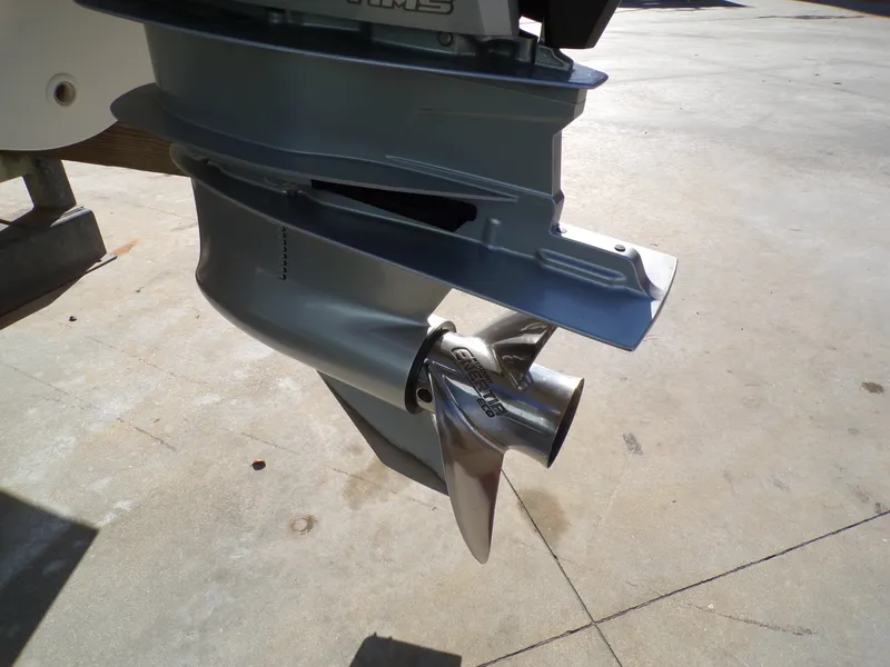 Slide: The Image of Boston Whaler 240 VANTAGE 2024 - 13