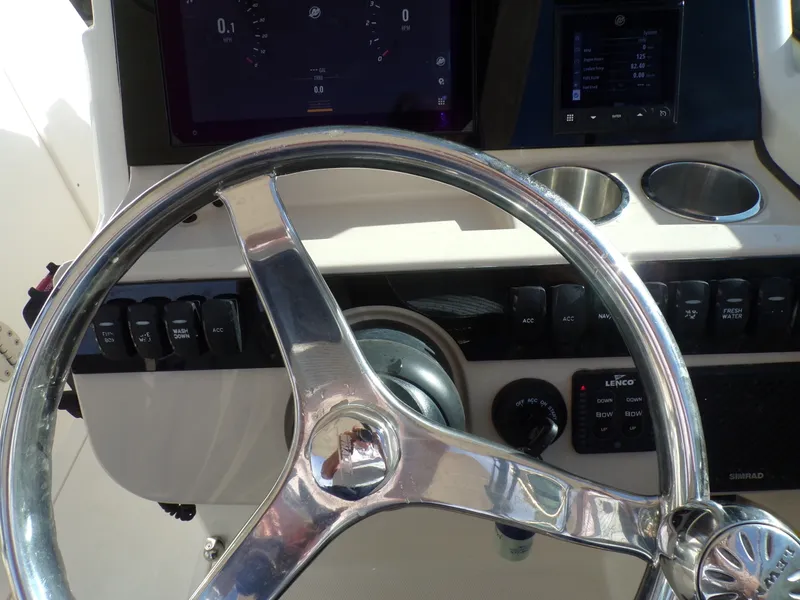 Slide: The Image of Boston Whaler 240 VANTAGE 2024 - 41