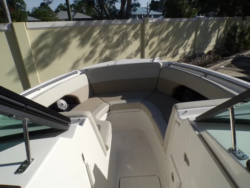 Slide: The Image of Boston Whaler 240 VANTAGE 2024 - 45