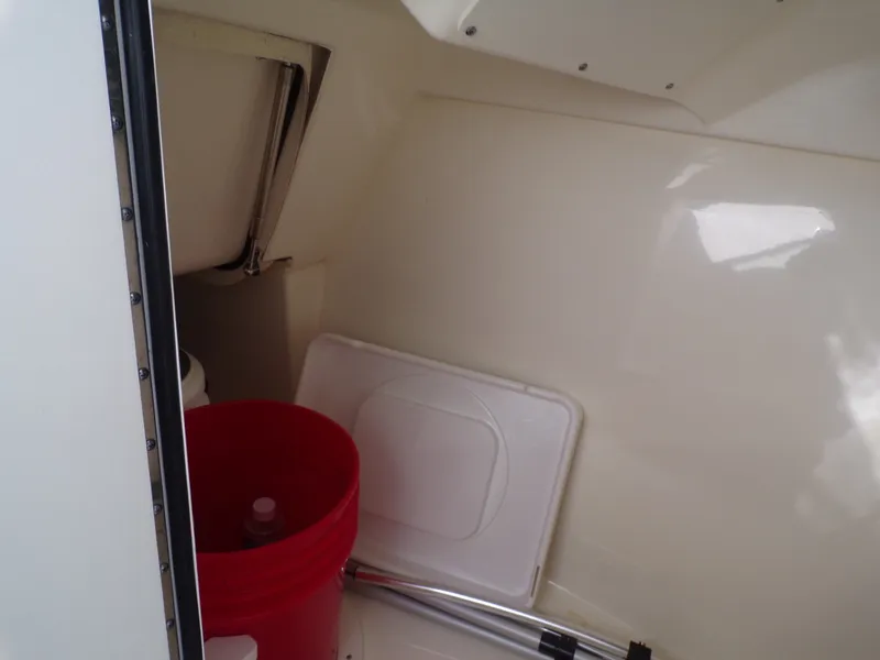 Slide: The Image of Boston Whaler 240 VANTAGE 2024 - 48