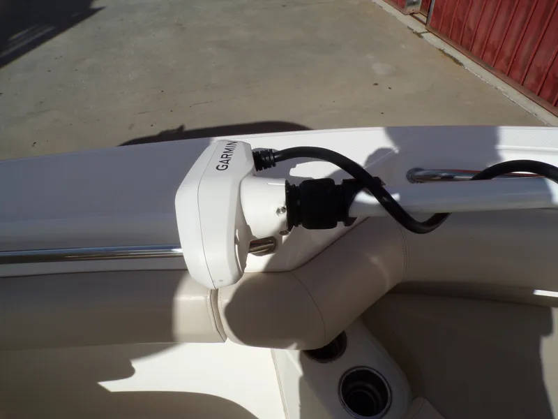 Slide: The Image of Boston Whaler 250 OUTRAGE 2019 - 47