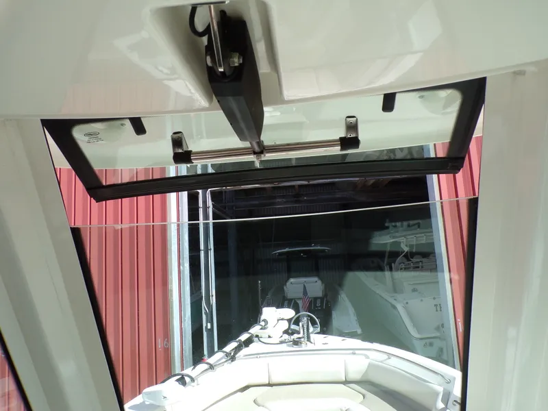 Slide: The Image of Boston Whaler 250 OUTRAGE 2019 - 37
