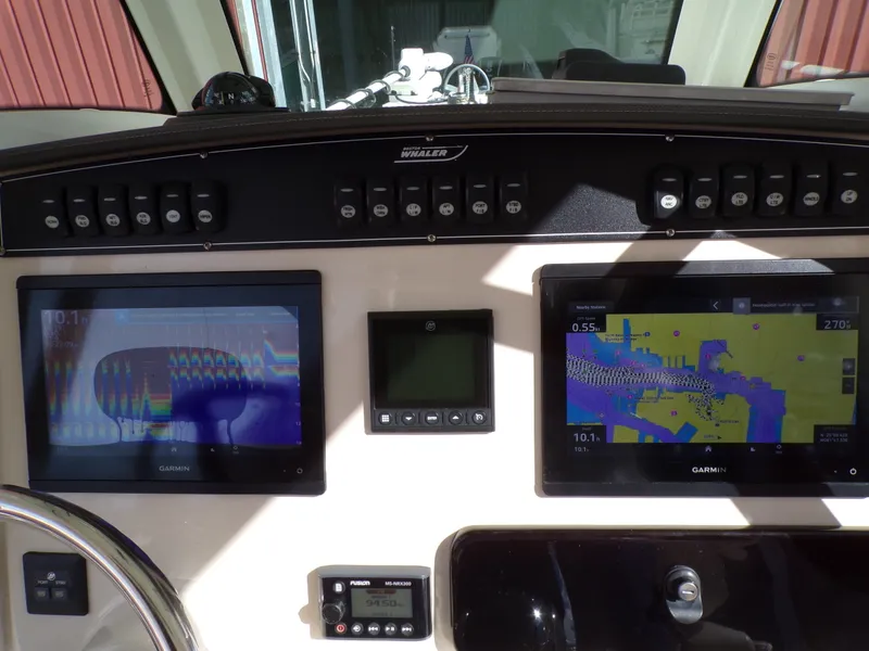 Slide: The Image of Boston Whaler 250 OUTRAGE 2019 - 34