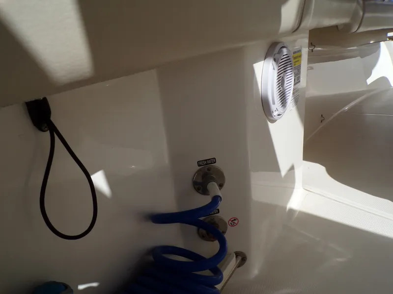 Slide: The Image of Boston Whaler 250 OUTRAGE 2019 - 55