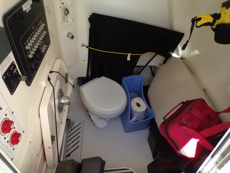 Slide: The Image of Boston Whaler 250 OUTRAGE 2019 - 38