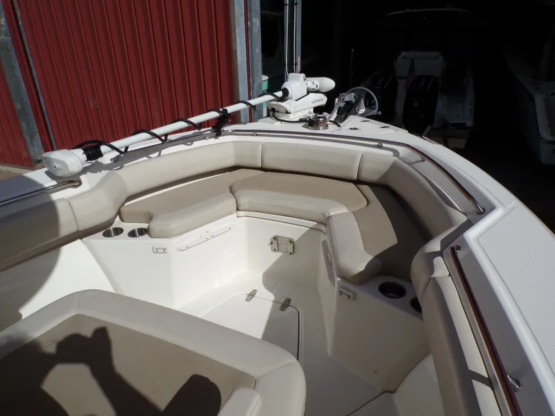 Slide: The Image of Boston Whaler 250 OUTRAGE 2019 - 50