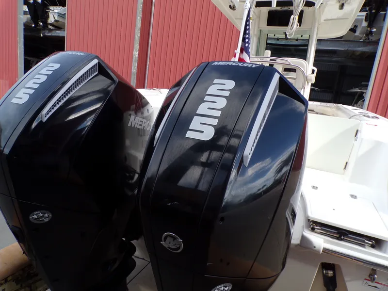 Slide: The Image of Boston Whaler 250 OUTRAGE 2019 - 18