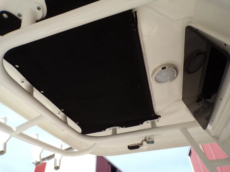 Slide: The Image of Boston Whaler 250 OUTRAGE 2019 - 51