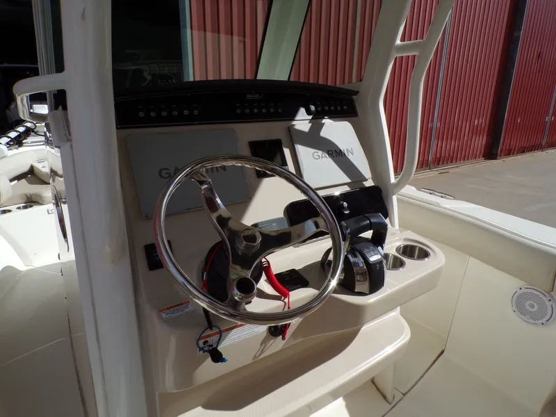 Slide: The Image of Boston Whaler 250 OUTRAGE 2019 - 56