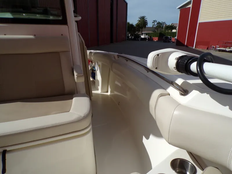 Slide: The Image of Boston Whaler 250 OUTRAGE 2019 - 45