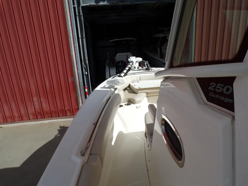 Slide: The Image of Boston Whaler 250 OUTRAGE 2019 - 58