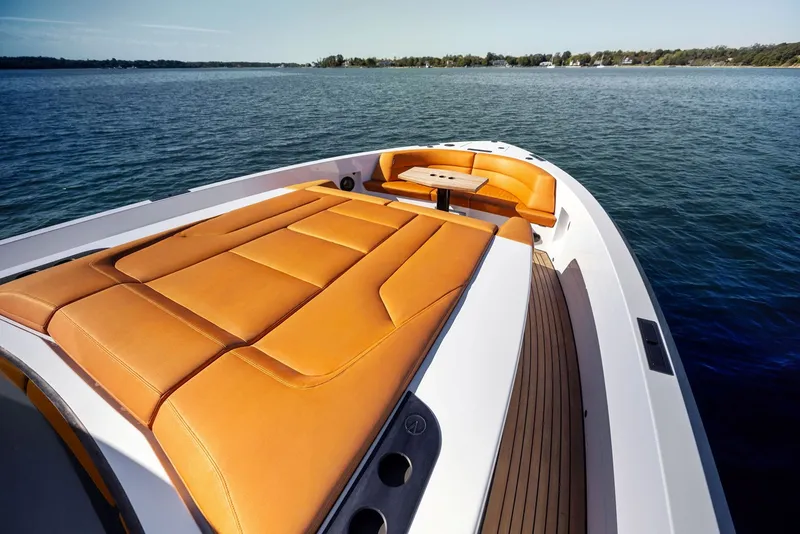 Slide: The Image of Vanquish 45 T Top 2021 - 36
