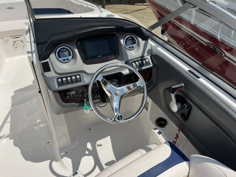 Slide: The Image of Chaparral 230SC 2018 - 1