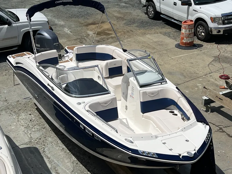 Slide: The Image of Chaparral 230SC 2018 - 6