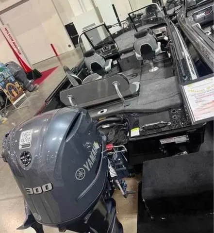 Slide: The Image of Skeeter WX 2200 NAP 2025 - 5