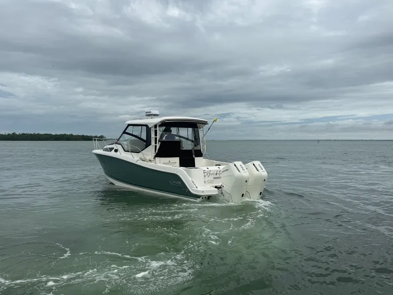 Slide: The Image of Boston Whaler 325 CONQUEST 2024 - 13