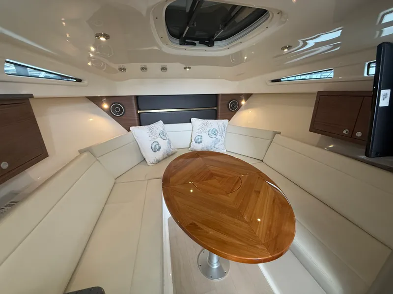 Slide: The Image of Boston Whaler 325 CONQUEST 2024 - 23