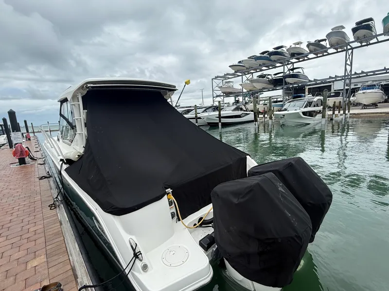 Slide: The Image of Boston Whaler 325 CONQUEST 2024 - 32