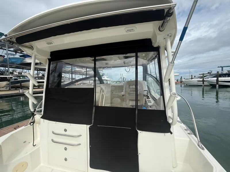 Slide: The Image of Boston Whaler 325 CONQUEST 2024 - 16