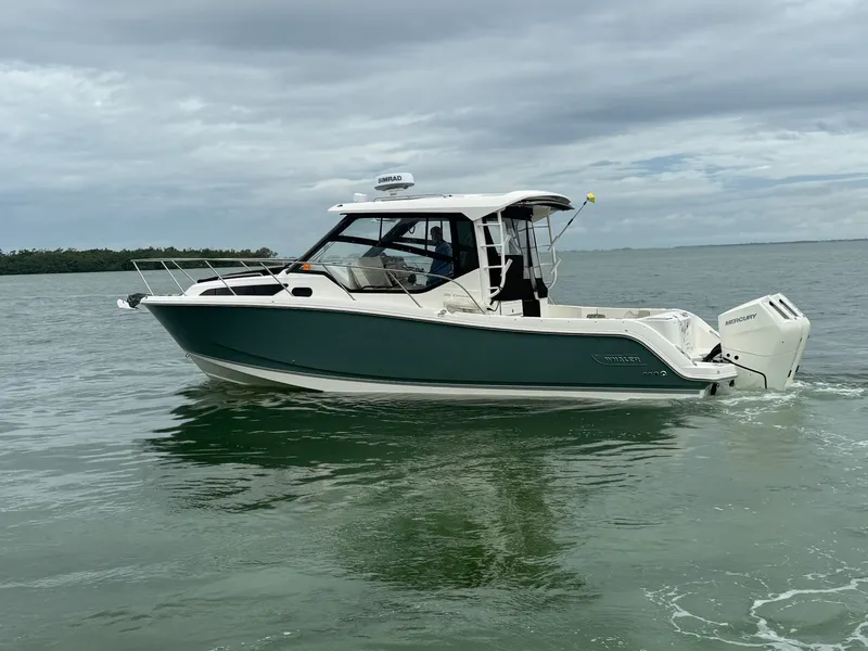 Slide: The Image of Boston Whaler 325 CONQUEST 2024 - 14