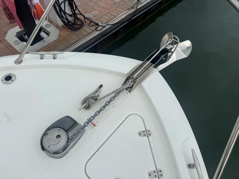 Slide: The Image of Boston Whaler 325 CONQUEST 2024 - 31