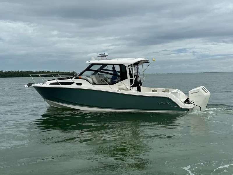 Slide: The Image of Boston Whaler 325 CONQUEST 2024 - 15